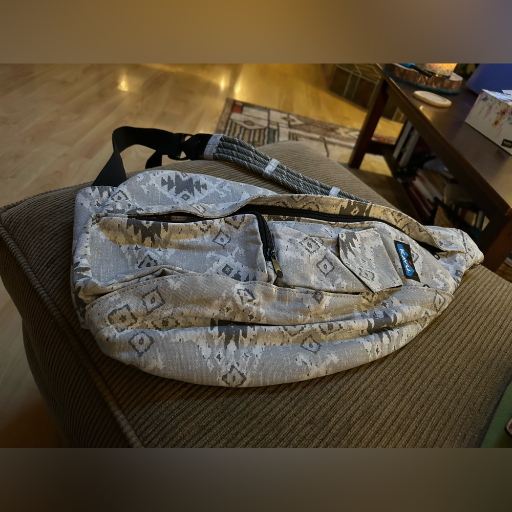 Kavu rope sling bag. Grey with pattern. Never used, in great condition